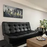 Guest Friendly Boutique House In Great Location