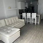 Hermoso Apartamento Con Vista Al Mar Y Salida Directa A La Playa