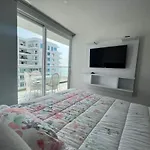 Hermoso Apartamento Con Vista Al Mar Y Salida Directa A La Playa