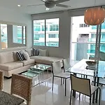 Apartamento Con Linda Vista Al Mar Primera Linea