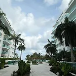 Apartamento Con Linda Vista Al Mar Primera Linea