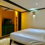 By Calamari Homes - El Porvenir 207 Walled City