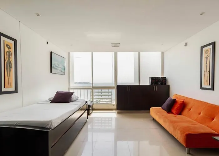 Apartamento con piscina a una cuadra de la playa