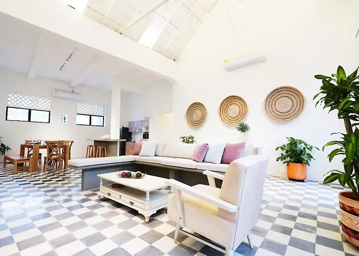 Casa Bruna, Aldaba Selection