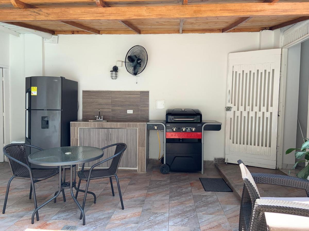 Guest Friendly Boutique House In Great Location Сasa de vacaciones *