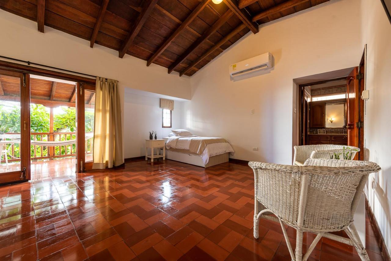 Villa Casa Porto - Luxury 5 Br Beachfront In Bocagrande By Huespedia