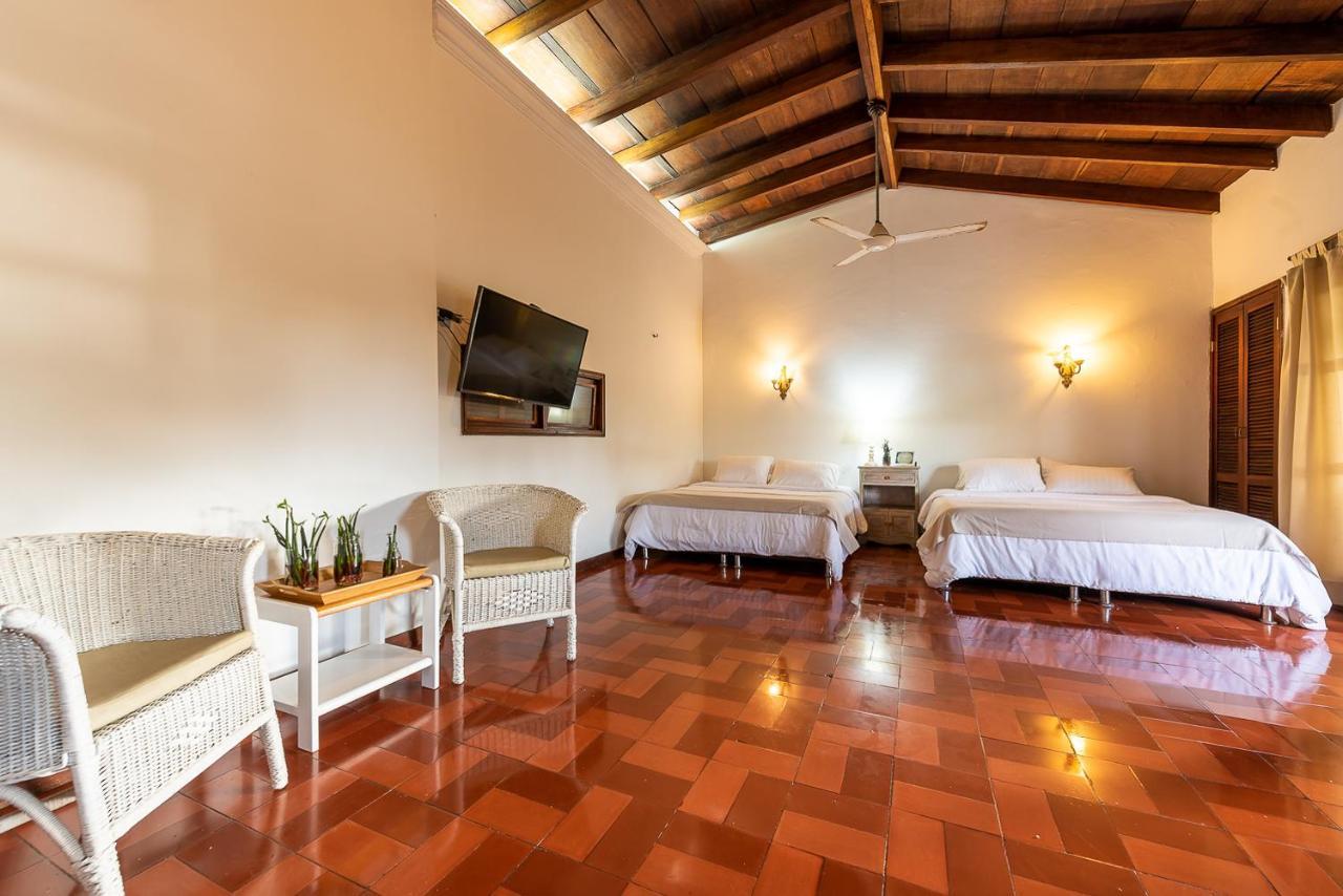 Villa Casa Porto - Luxury 5 Br Beachfront In Bocagrande By Huespedia