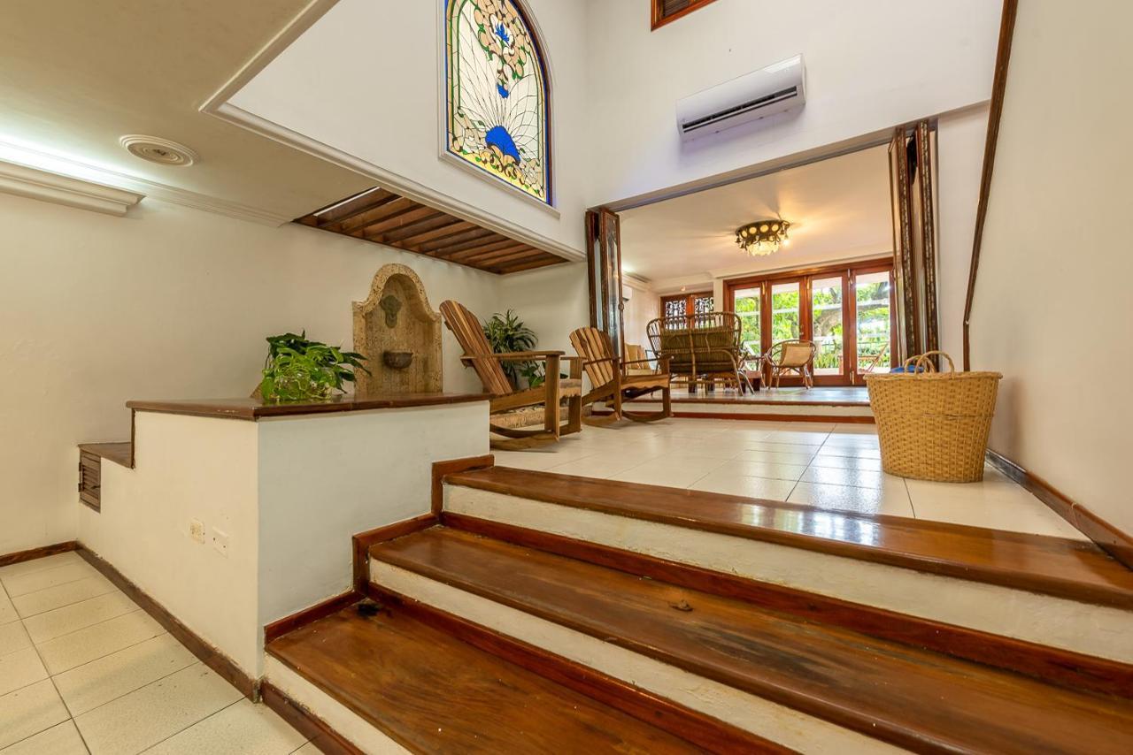 Villa Casa Porto - Luxury 5 Br Beachfront In Bocagrande By Huespedia