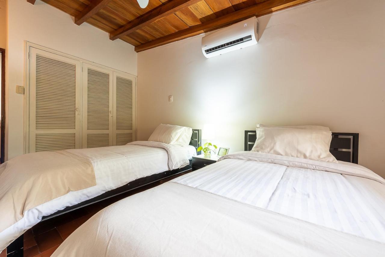 Casa Porto - Luxury 5 Br Beachfront In Bocagrande By Huespedia *