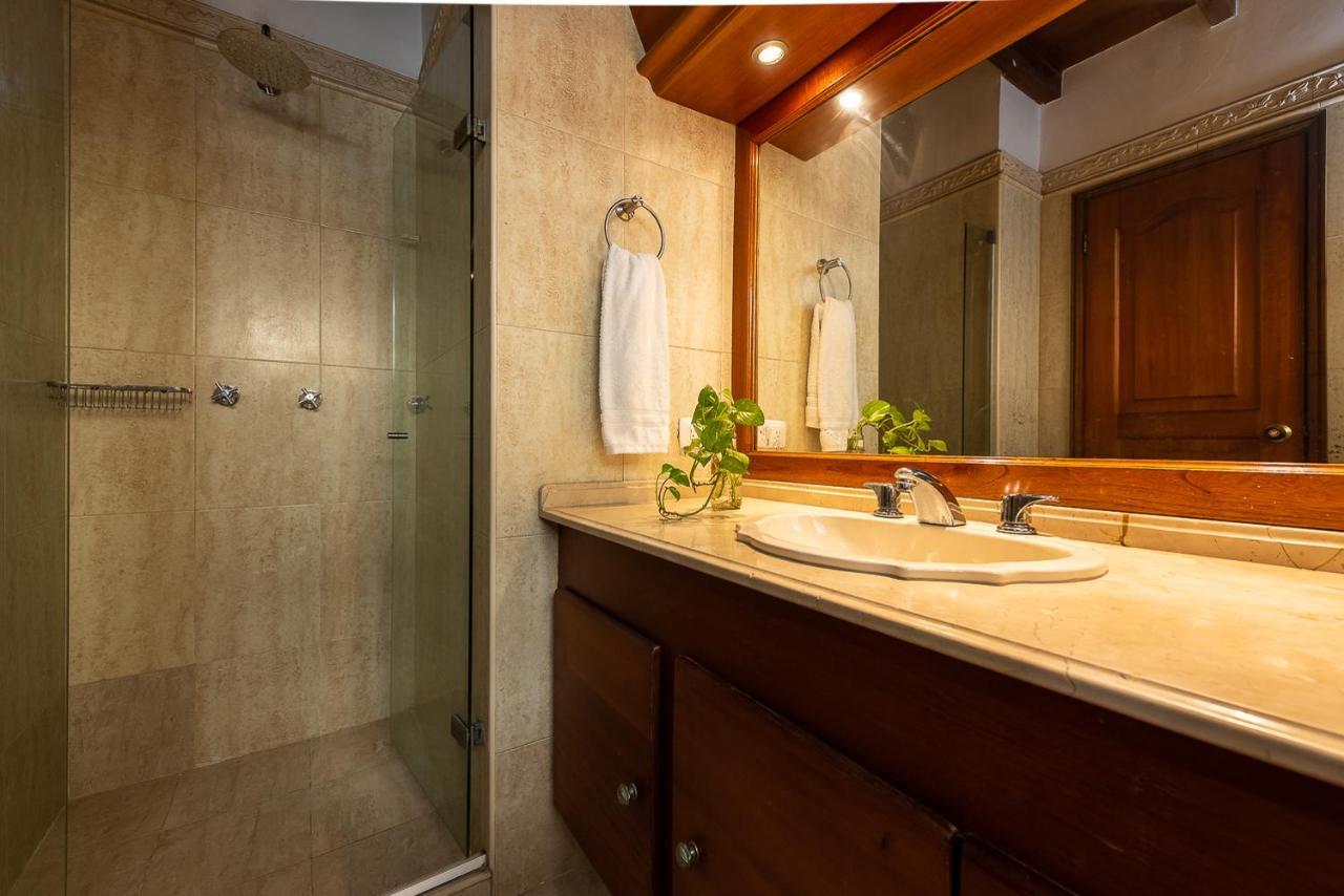 Villa Casa Porto - Luxury 5 Br Beachfront In Bocagrande By Huespedia *