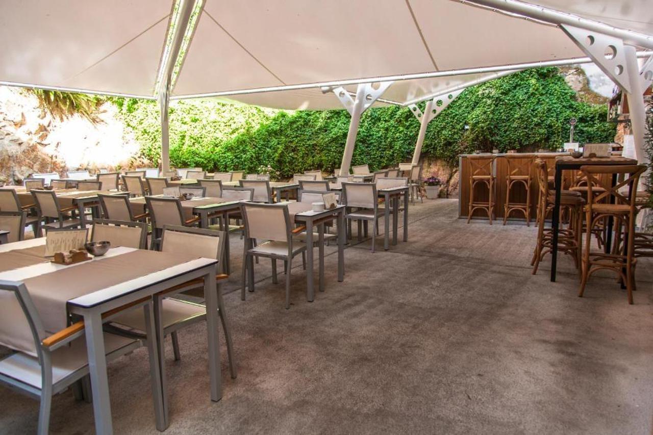 Casa Hotel *
