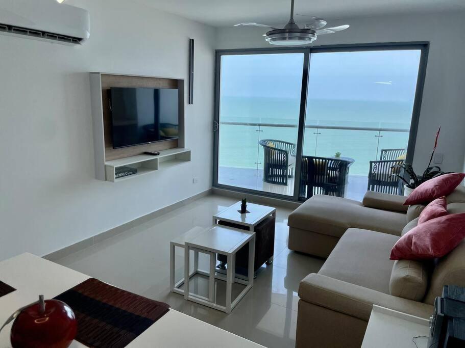 Front Close To The Letters Apartamento Cartagena