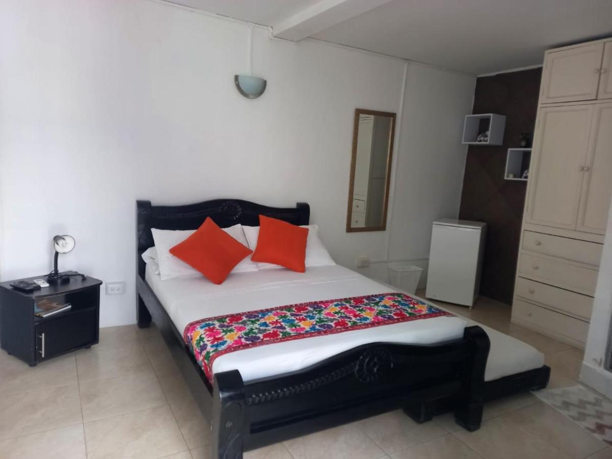 Plaza De La Trinidad 3*