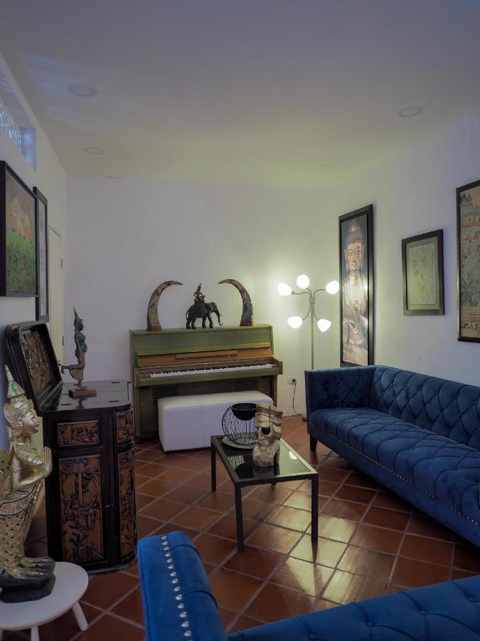 Plaza De La Trinidad 3*