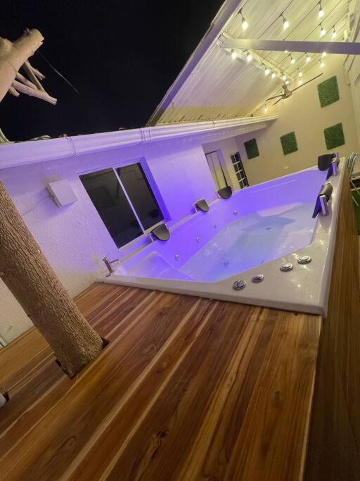 Wonderful Trinity House In Crespo. Cartagena