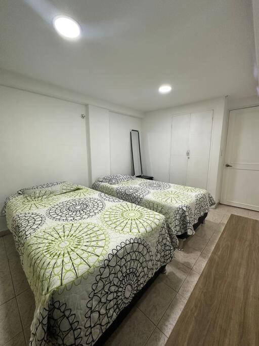 Comodo Apto Frente Al Mar, Excelente Ubicacion. Apartamento