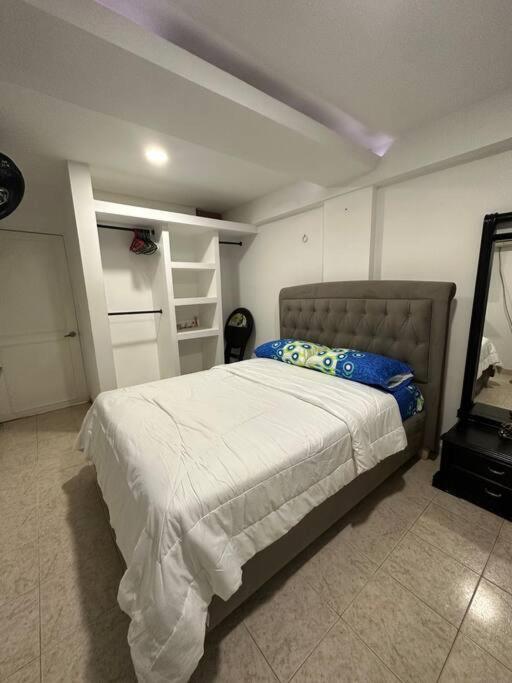 Apartamento Comodo Apto Frente Al Mar, Excelente Ubicacion. *