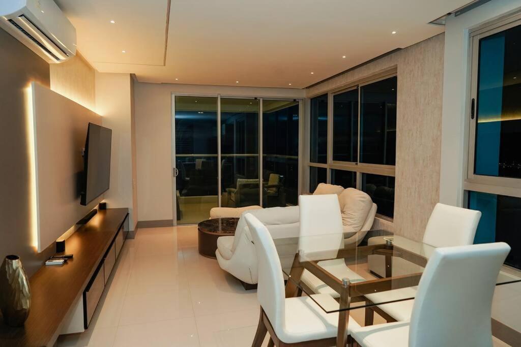 Luxury Beachfronts En En Bocagrande Y Marbella *