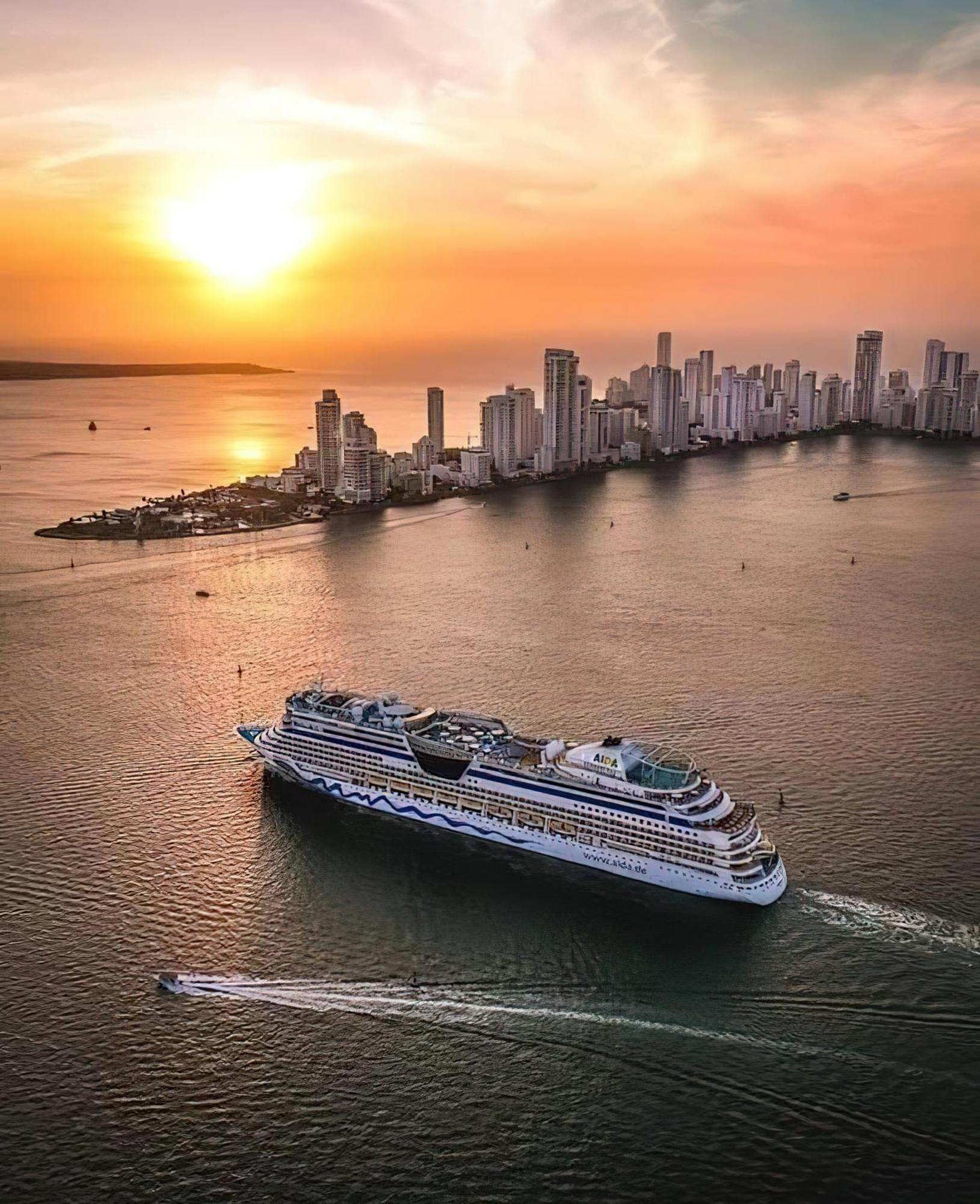 Close To Historic And * Cartagena