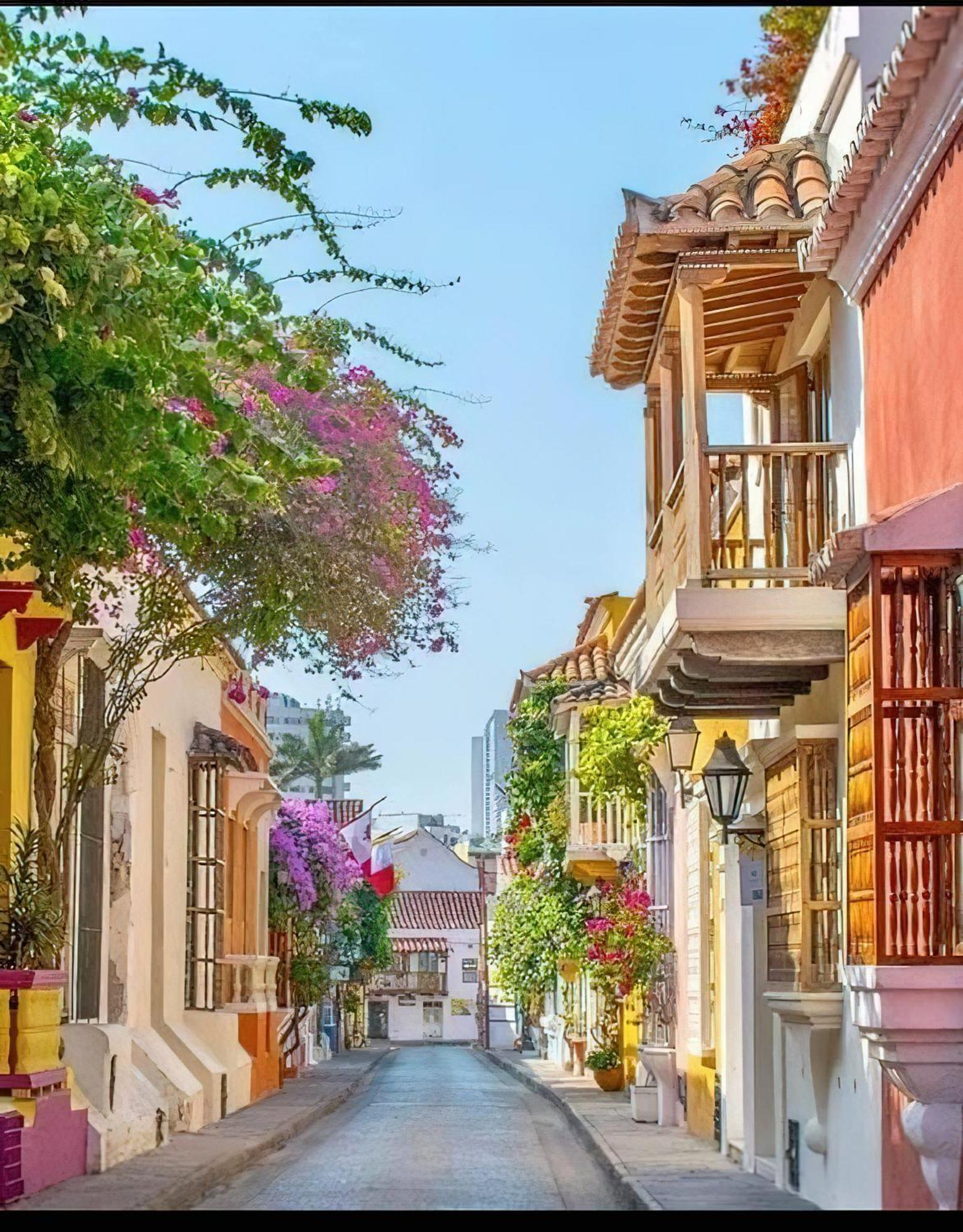 Close To Historic And * Cartagena