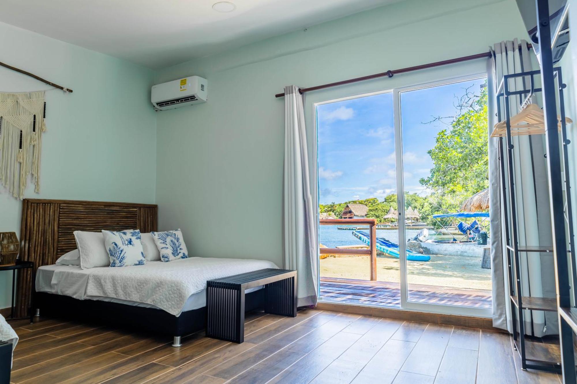 Pensión Fragata Island House