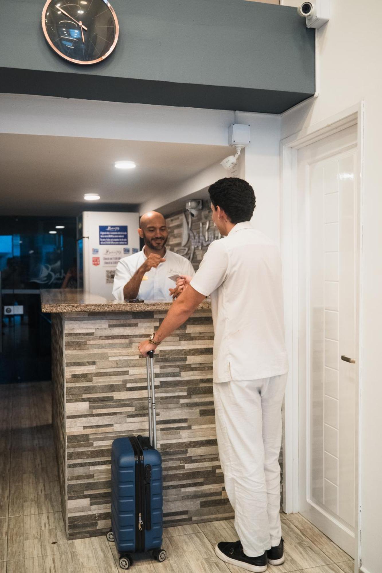 Apartamento Con Balcón Cerca Al Centro *