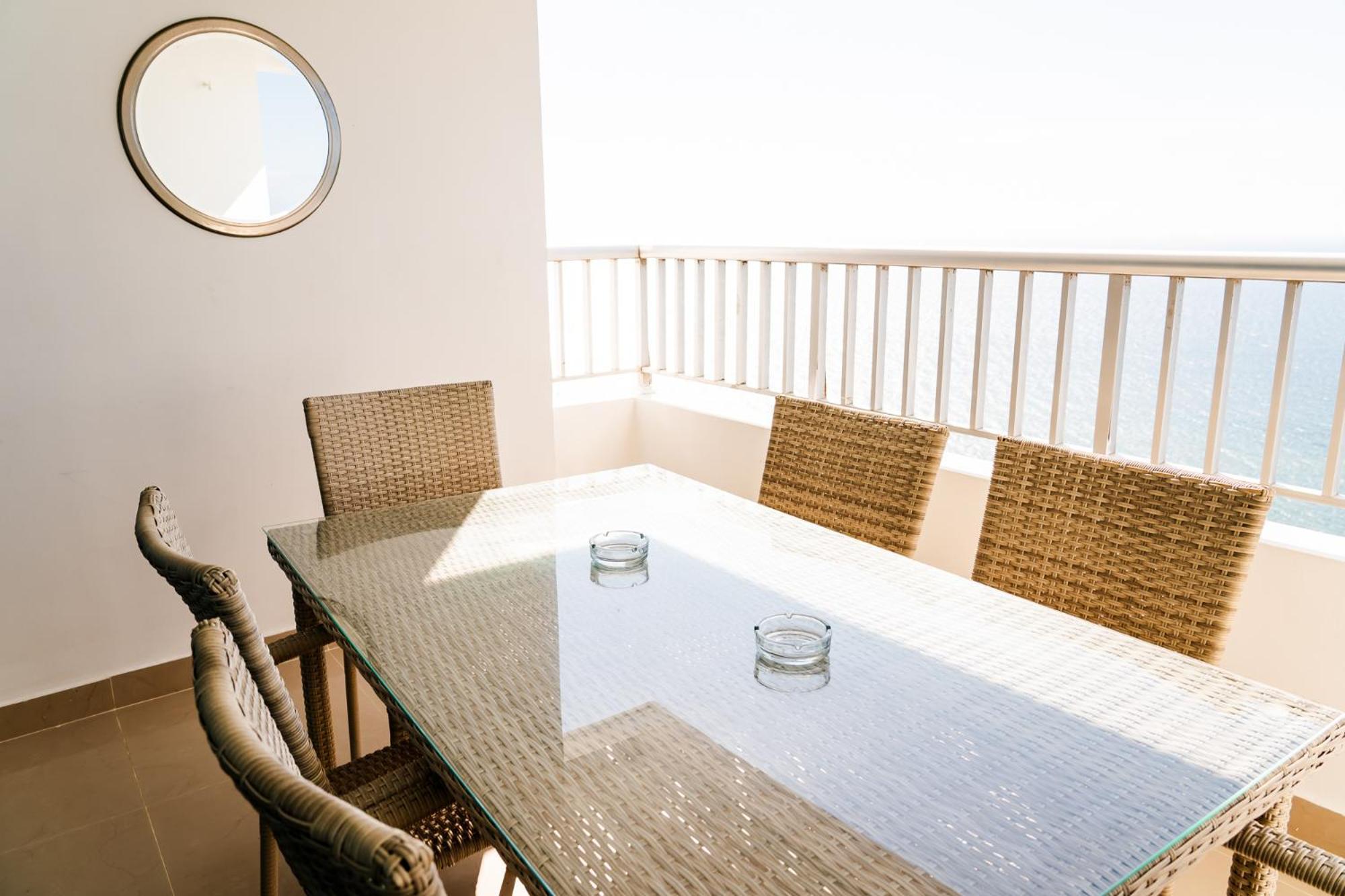 Apartment In Front Of The Beach *