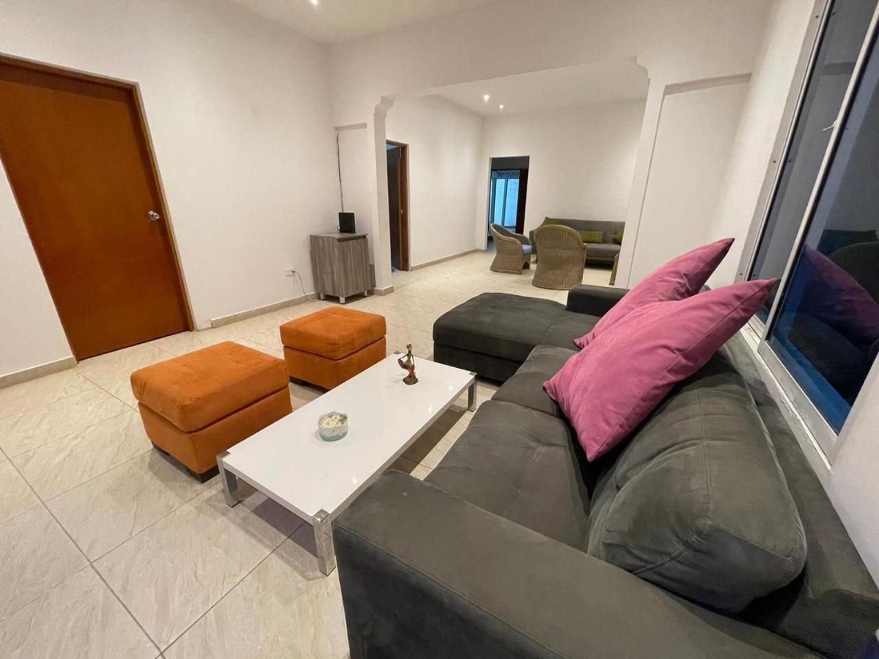 Emiliano Habitación en casa particular