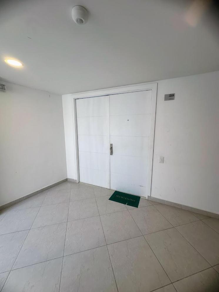 Front Ocean View Penthouse Apartamento *