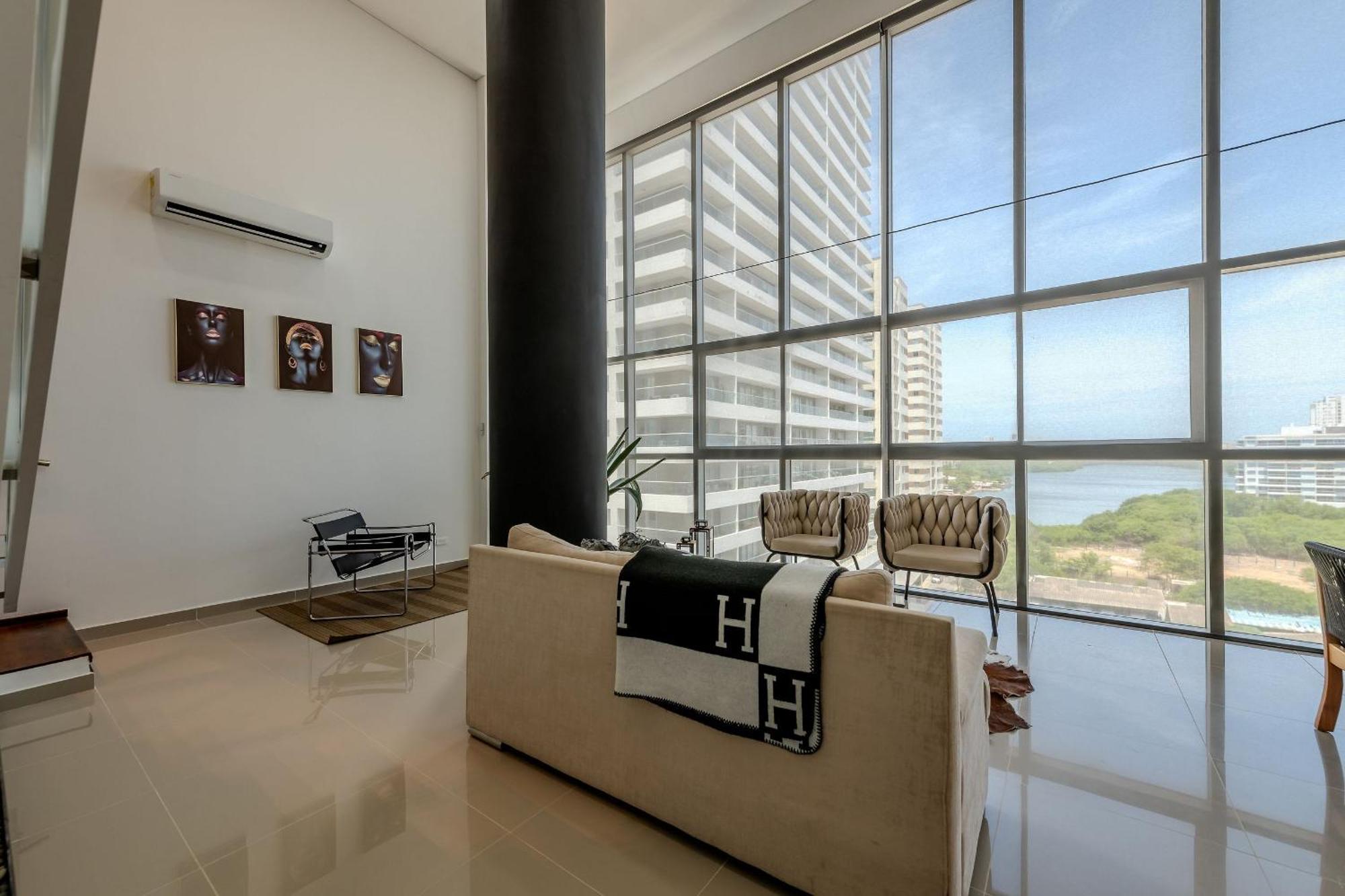 Modern 3br Duplex Apt. Great View And Location Apartamento