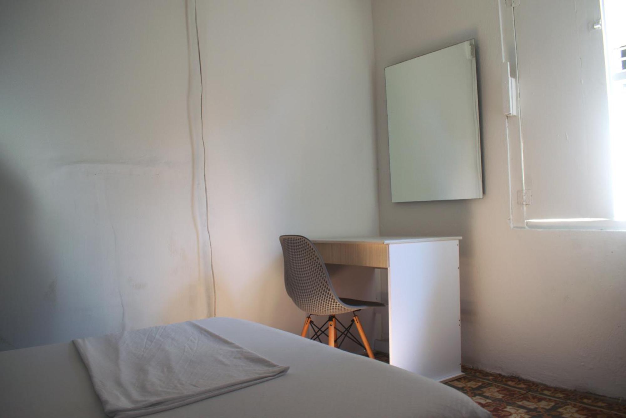 Hosting And Travel Services 420 Hostal Cartagena
