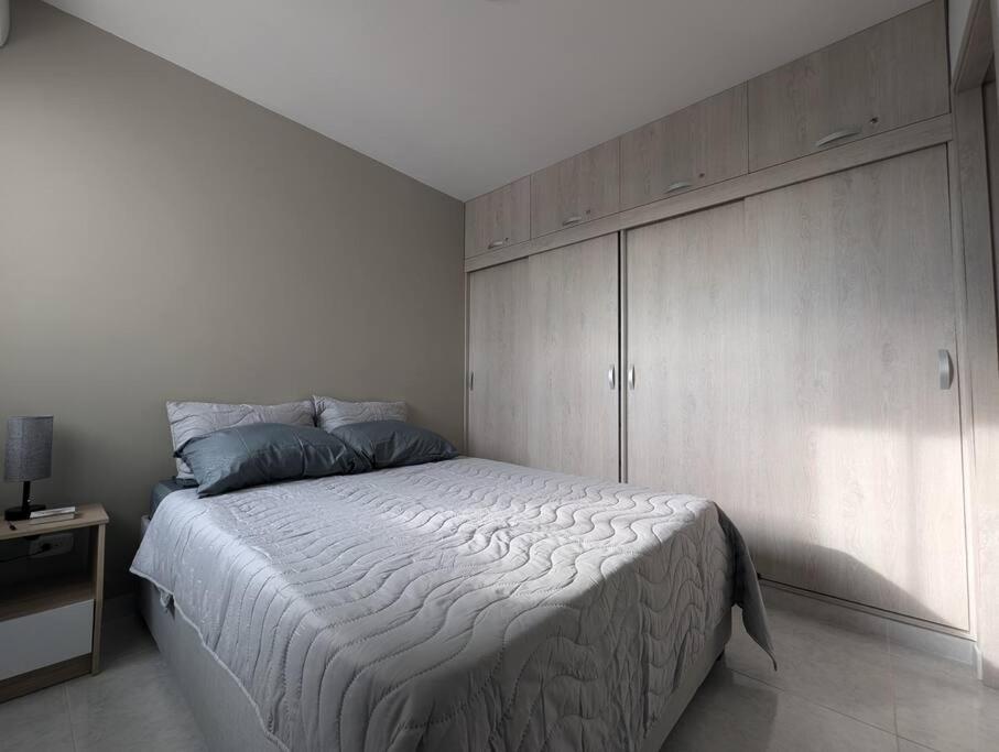 Apartamento Con 3 Y Vista Directa Al Mar *