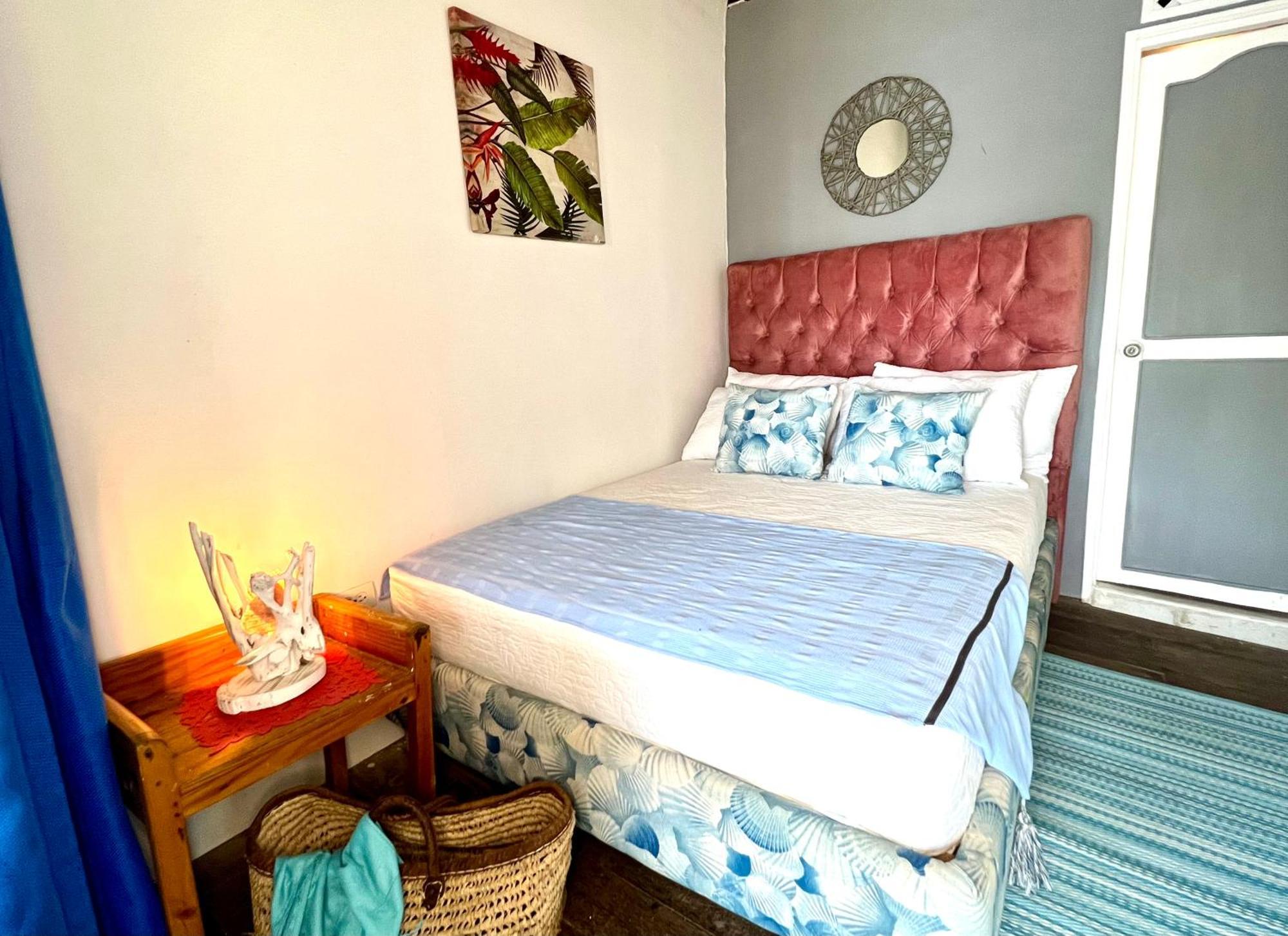 Mira Mira Hostal *