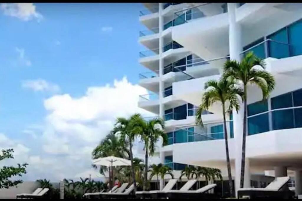 Beachfront Luxury In Apartamento Cartagena