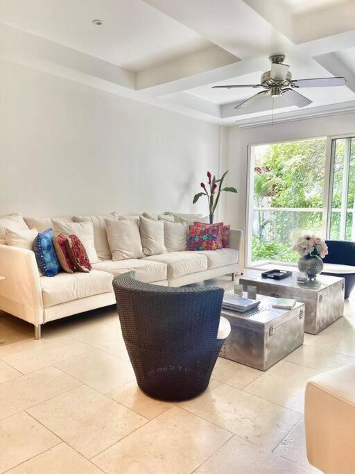 Modern Comfort - Spacious 2br In Walled Apartamento *