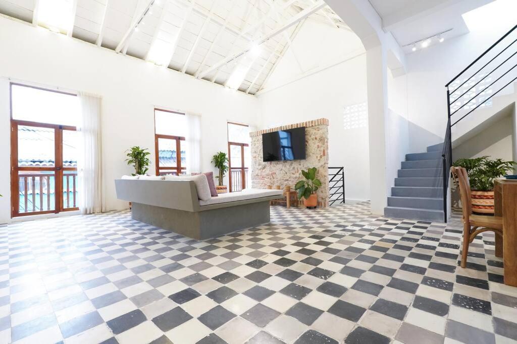 Casa Bruna, Aldaba Selection *