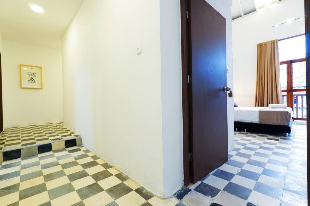 Casa Bruna, Aldaba Selection