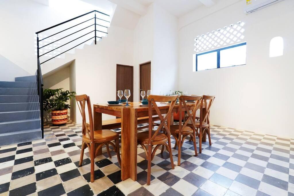 Casa Bruna, Aldaba Selection