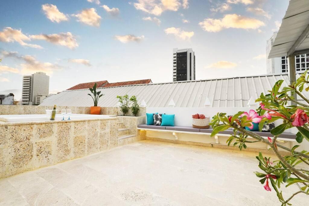 Casa Bruna, Aldaba Selection *