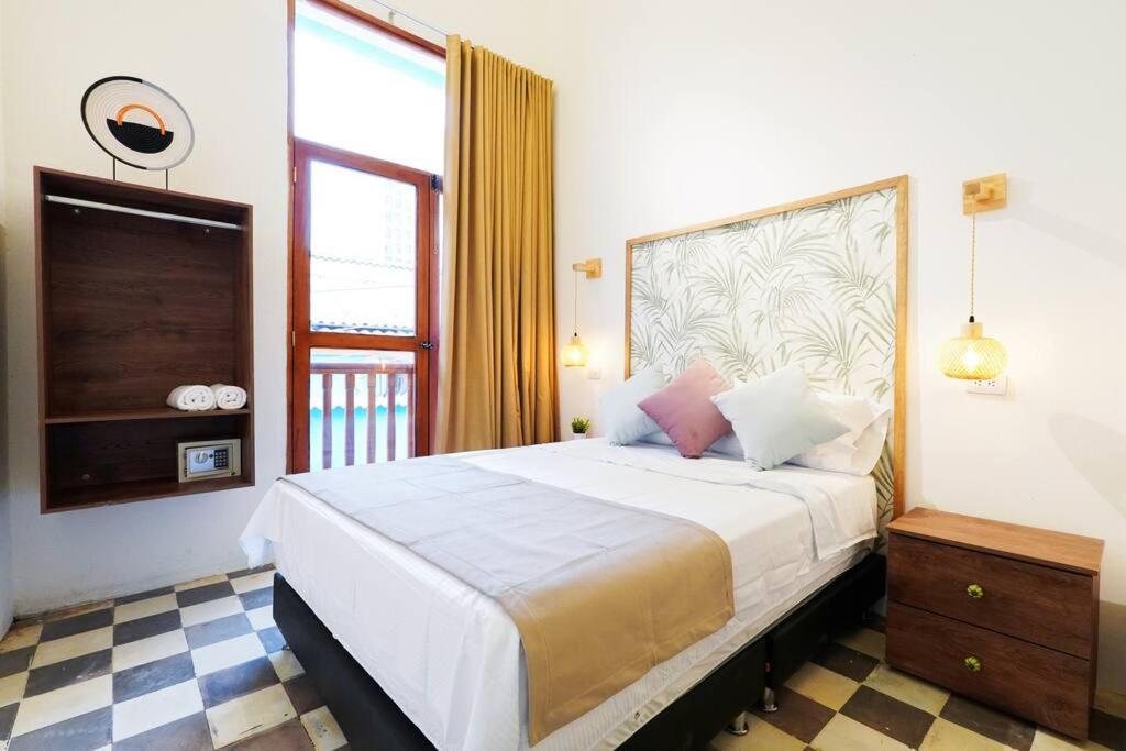 Casa Bruna, Aldaba Selection * Cartagena