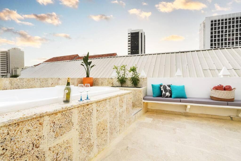 Casa Bruna, Aldaba Selection *