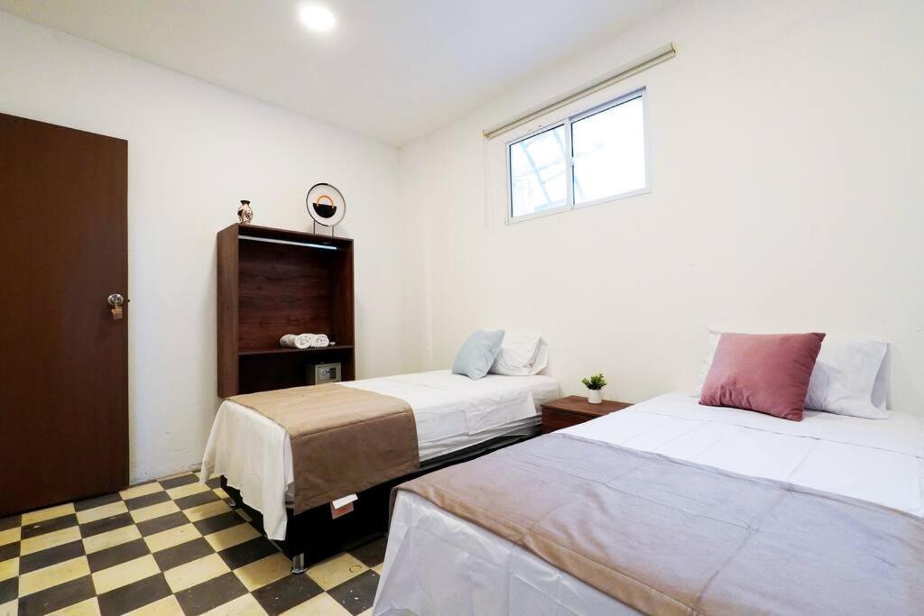 Casa Bruna, Aldaba Selection