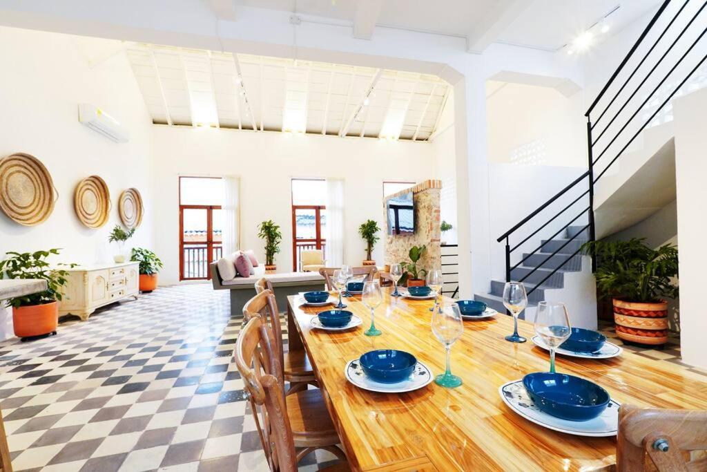 Casa Bruna, Aldaba Selection