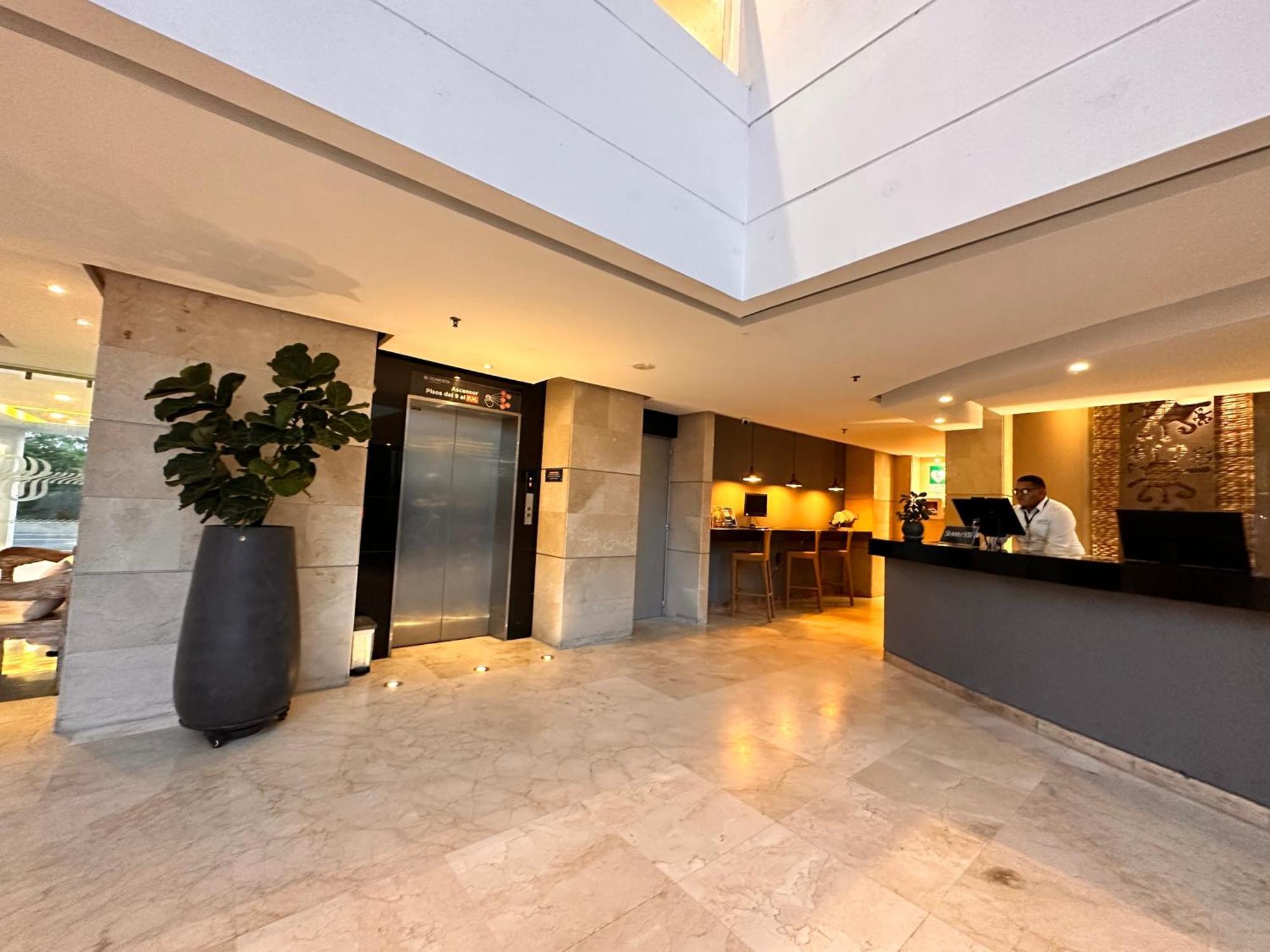 Apto- Condominio H Sonesta - Morros-Salida A La Playa - Cerca Hotel Americas