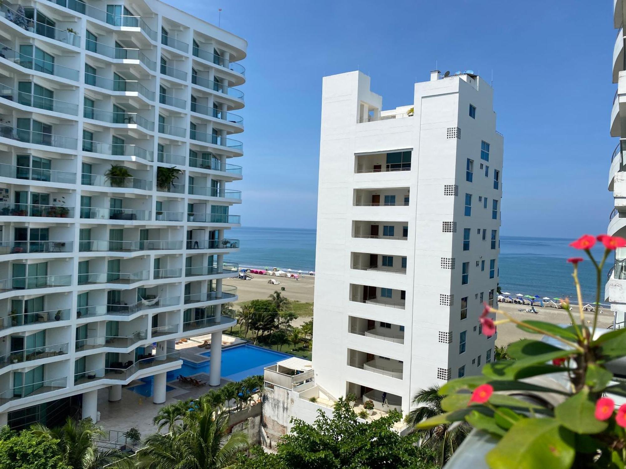 With Direct Access To The Sea In Ctg Apartment
