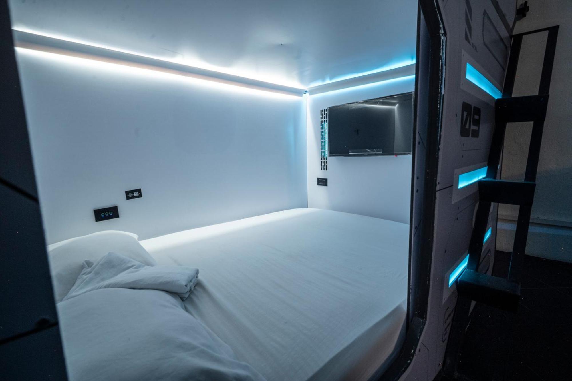 Capsule hotel Capsca *