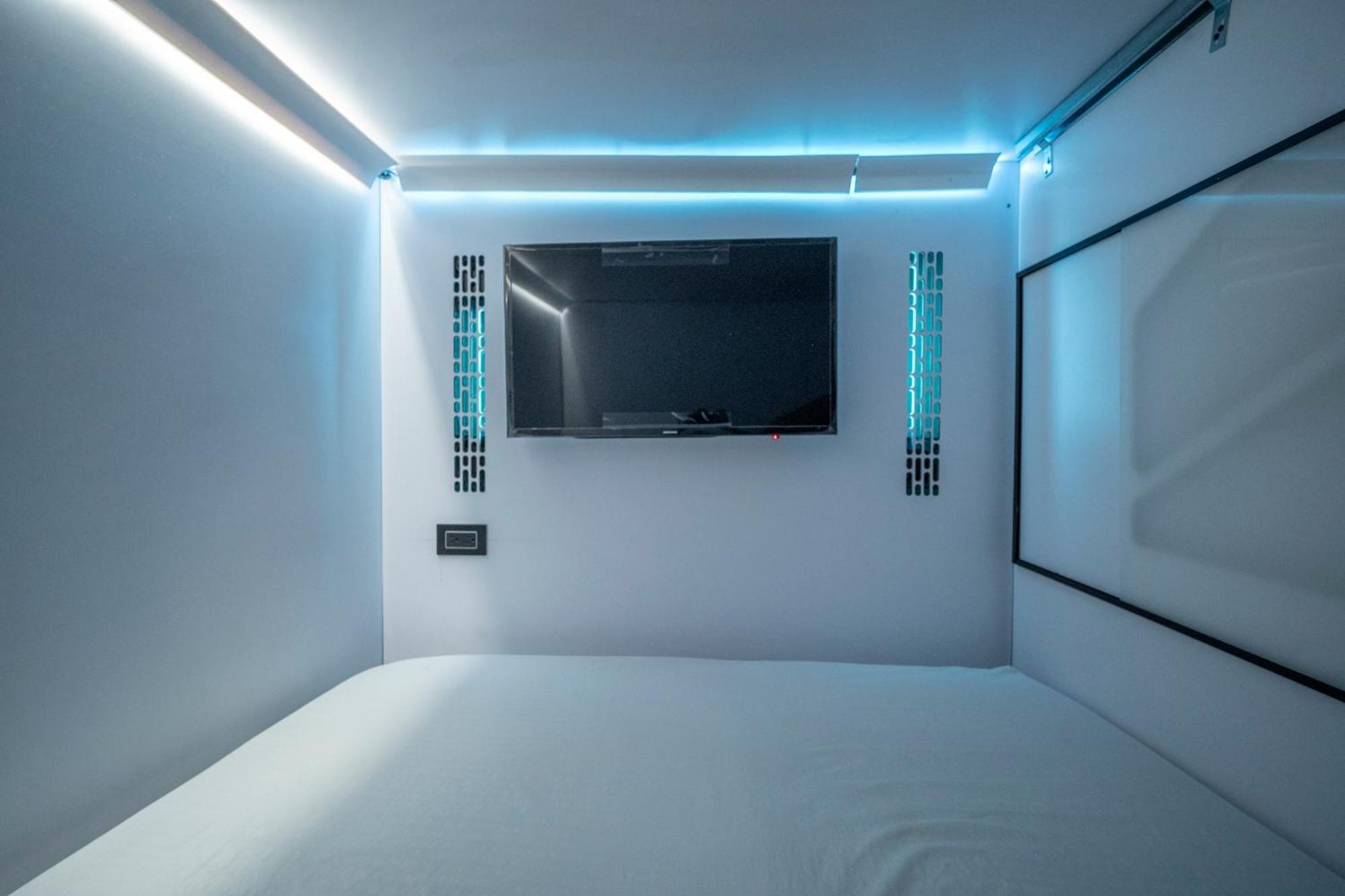 Capsca Capsule hotel *