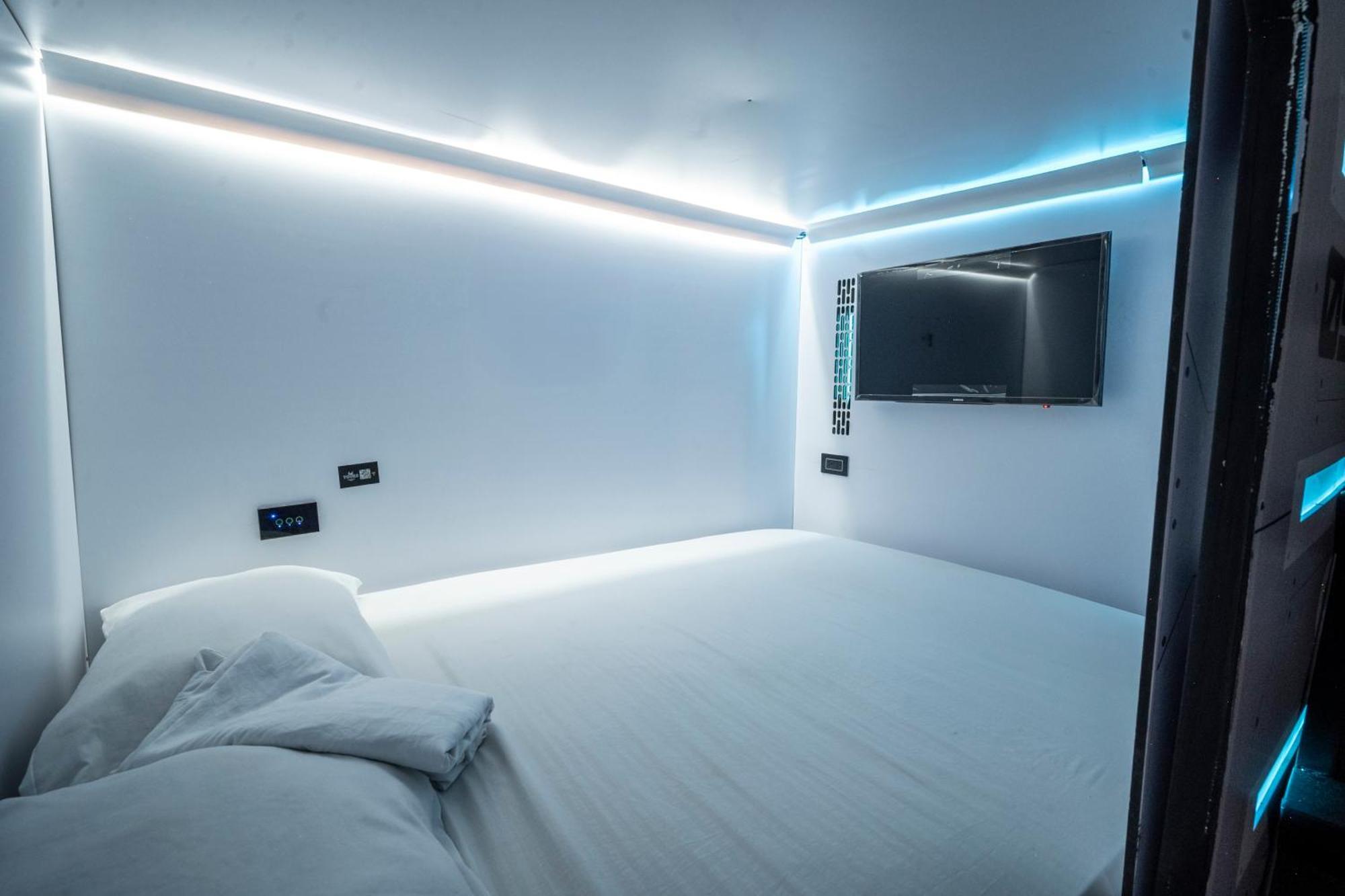 Capsca Capsule hotel *