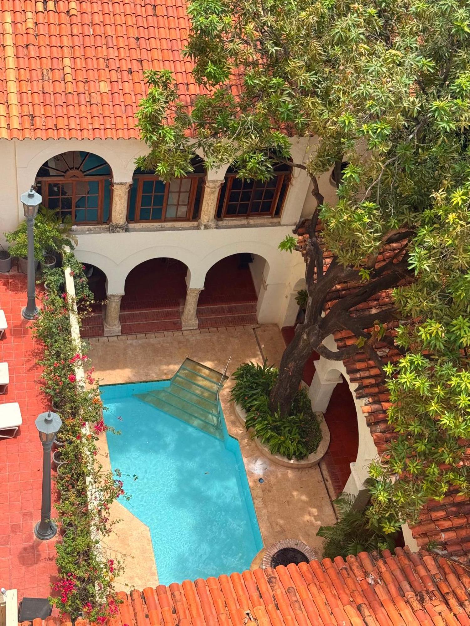 Apartahotel Edificio Cuesta - Alma 3*