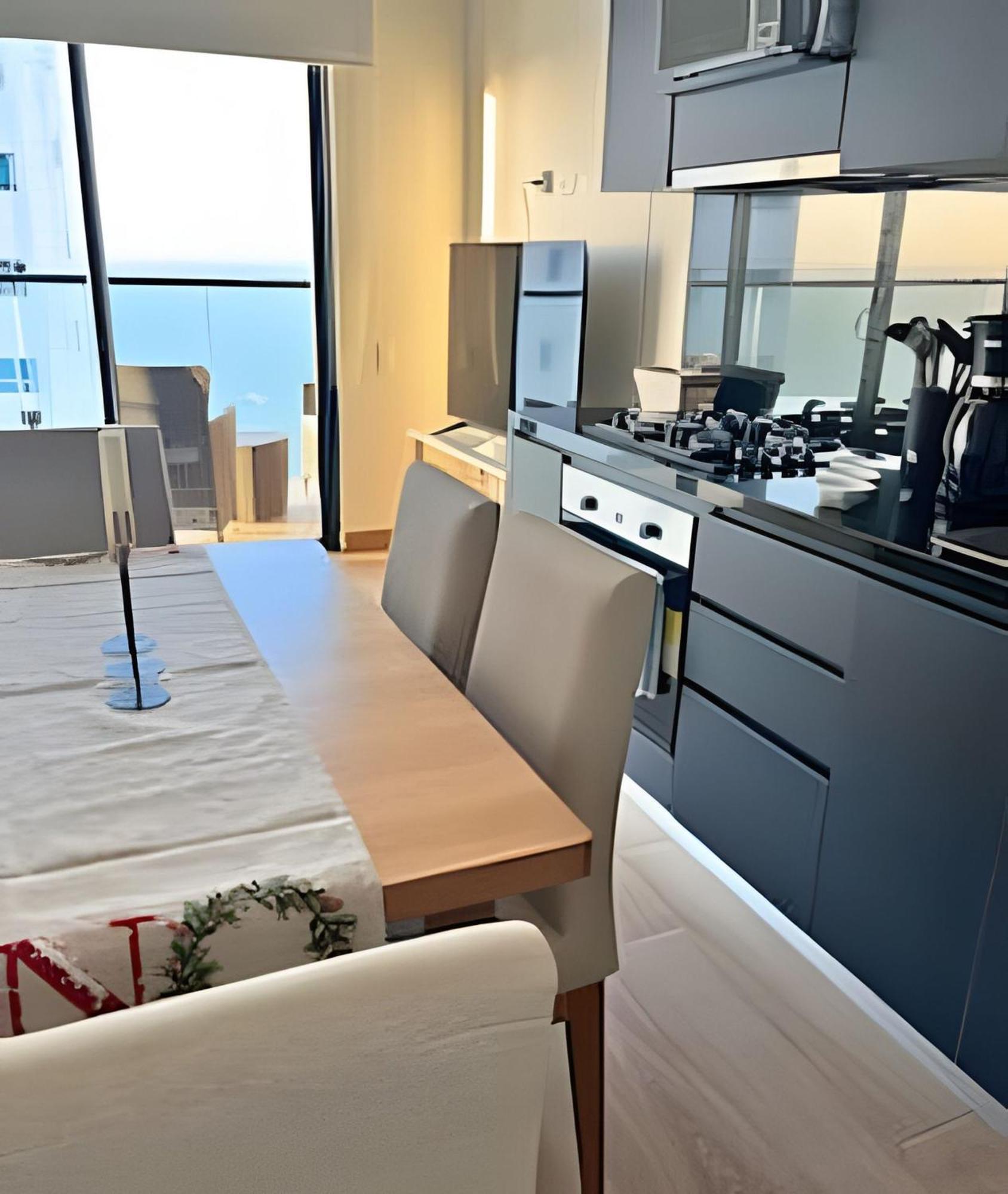 Stuning View To Walled & Beach, King Size Bed Apartamento
